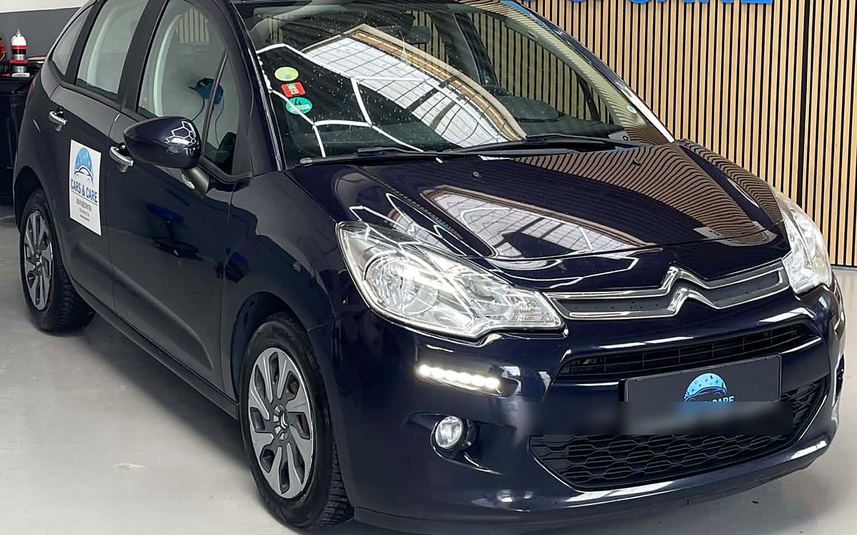 Mørkeblå Citroën C3 set skråt forfra, hos Cars & Care i Slagelse
