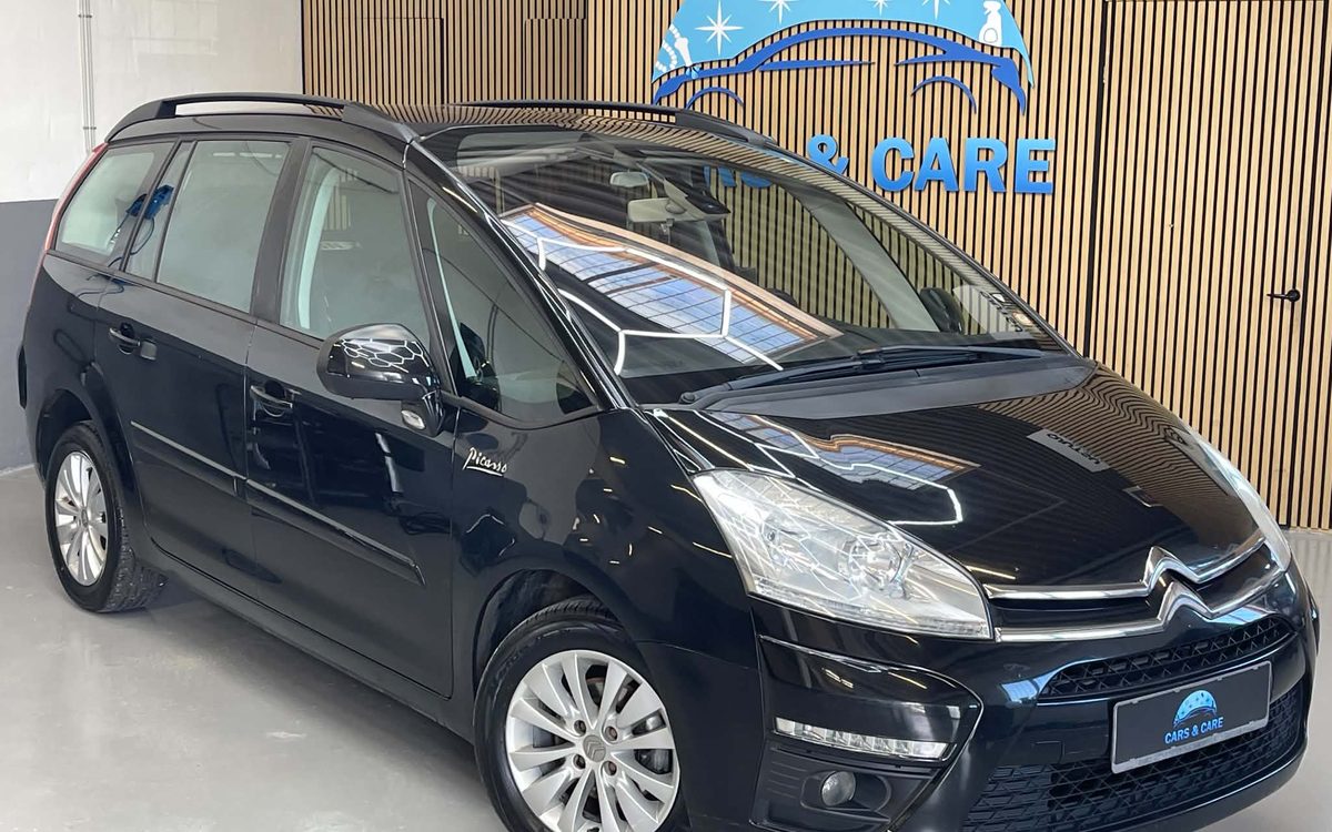 Sort Citroën C4 Grand Picasso set skråt forfra, hos Cars & Care i Slagelse