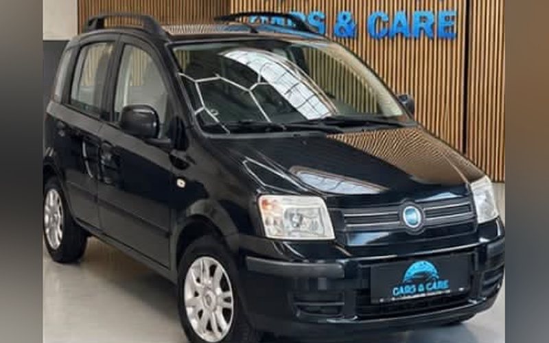 Sort Fiat Panda set skråt forfra, hos Cars & Care i Slagelse