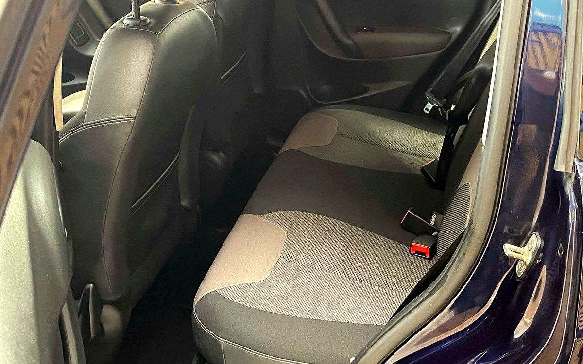 Bagsædet i den mørkeblå Citroën C3 med Isofix