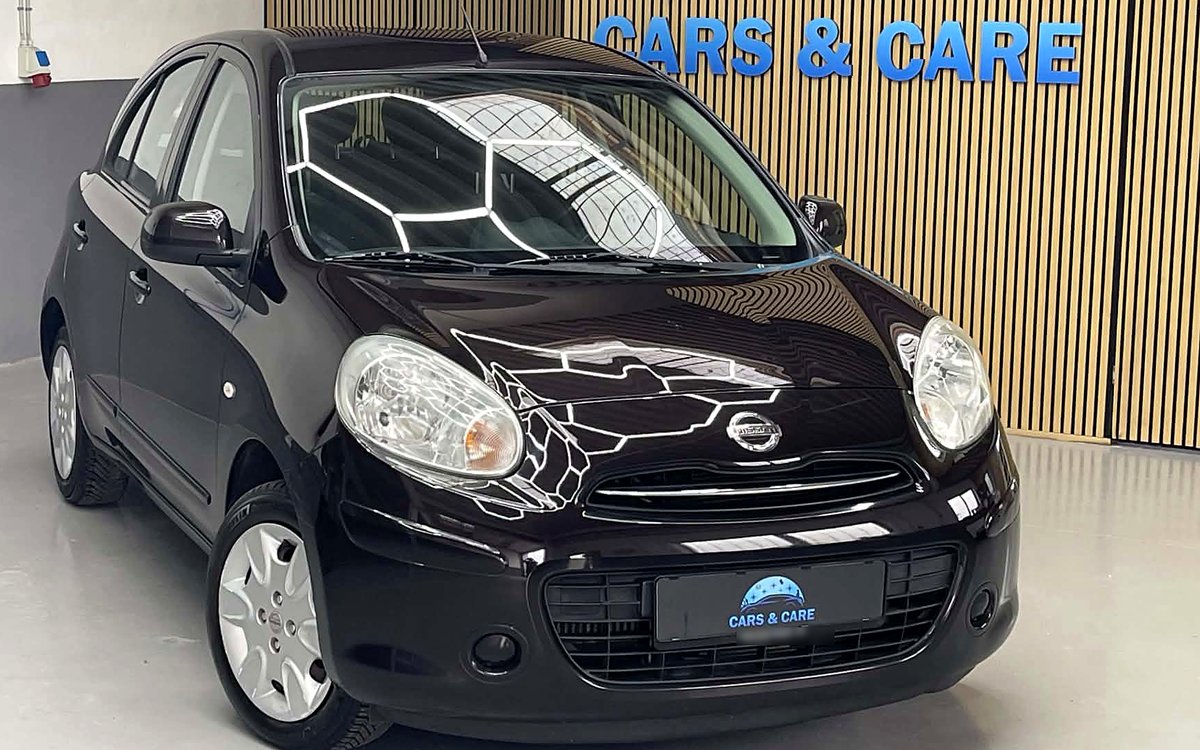 Sort Nissan Micra set skråt forfra, hos Cars & Care i Slagelse